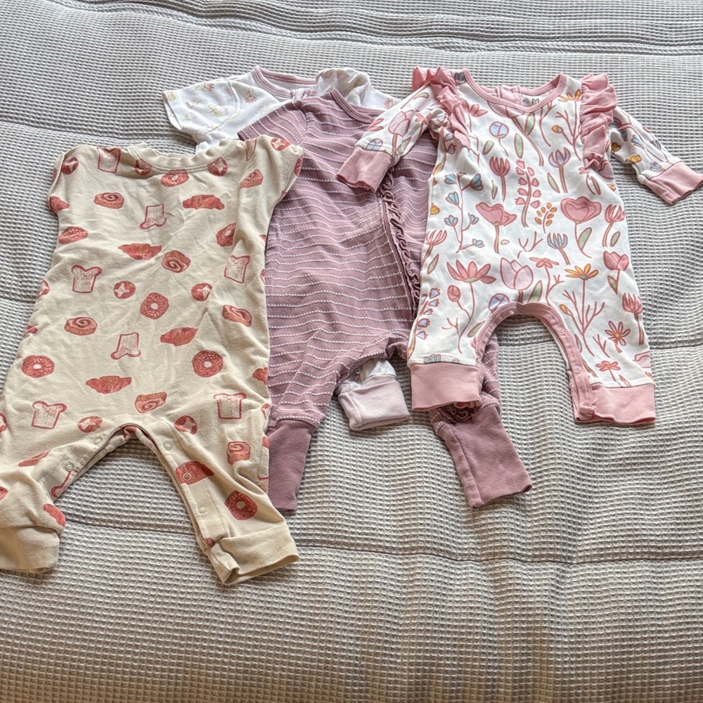 Short and Long Sleeve Bodysuit Bundle (4 pieces)